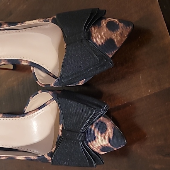 Betsey Johnson Stilettos, Animal Print, Metallic Heels w Bows - Picture 6 of 6